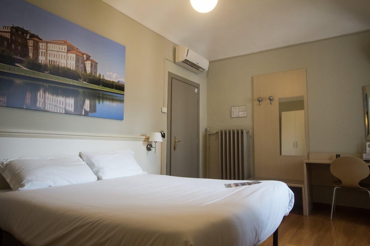 Best Quality Hotel Dock Milano Torino Esterno foto
