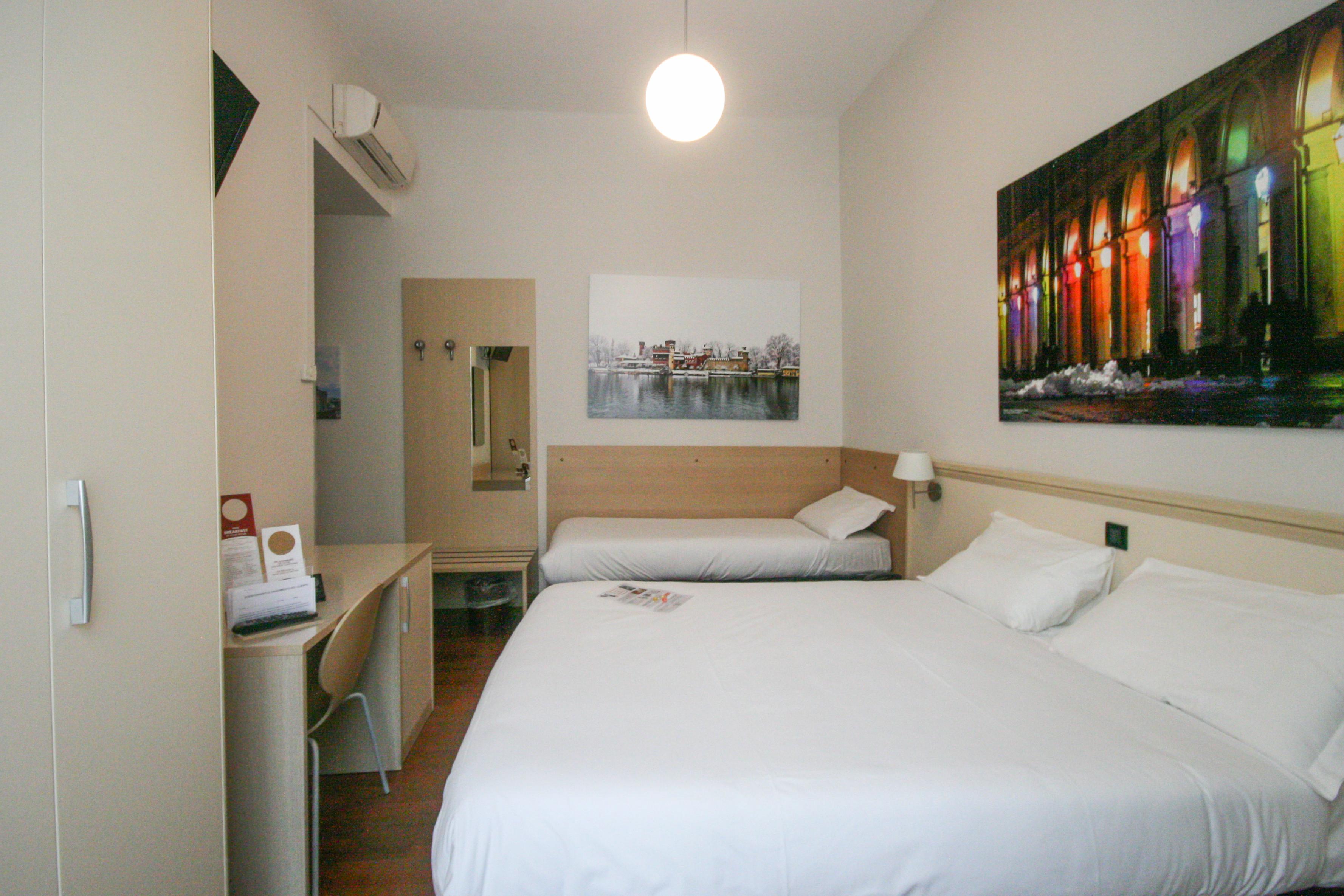 Best Quality Hotel Dock Milano Torino Esterno foto
