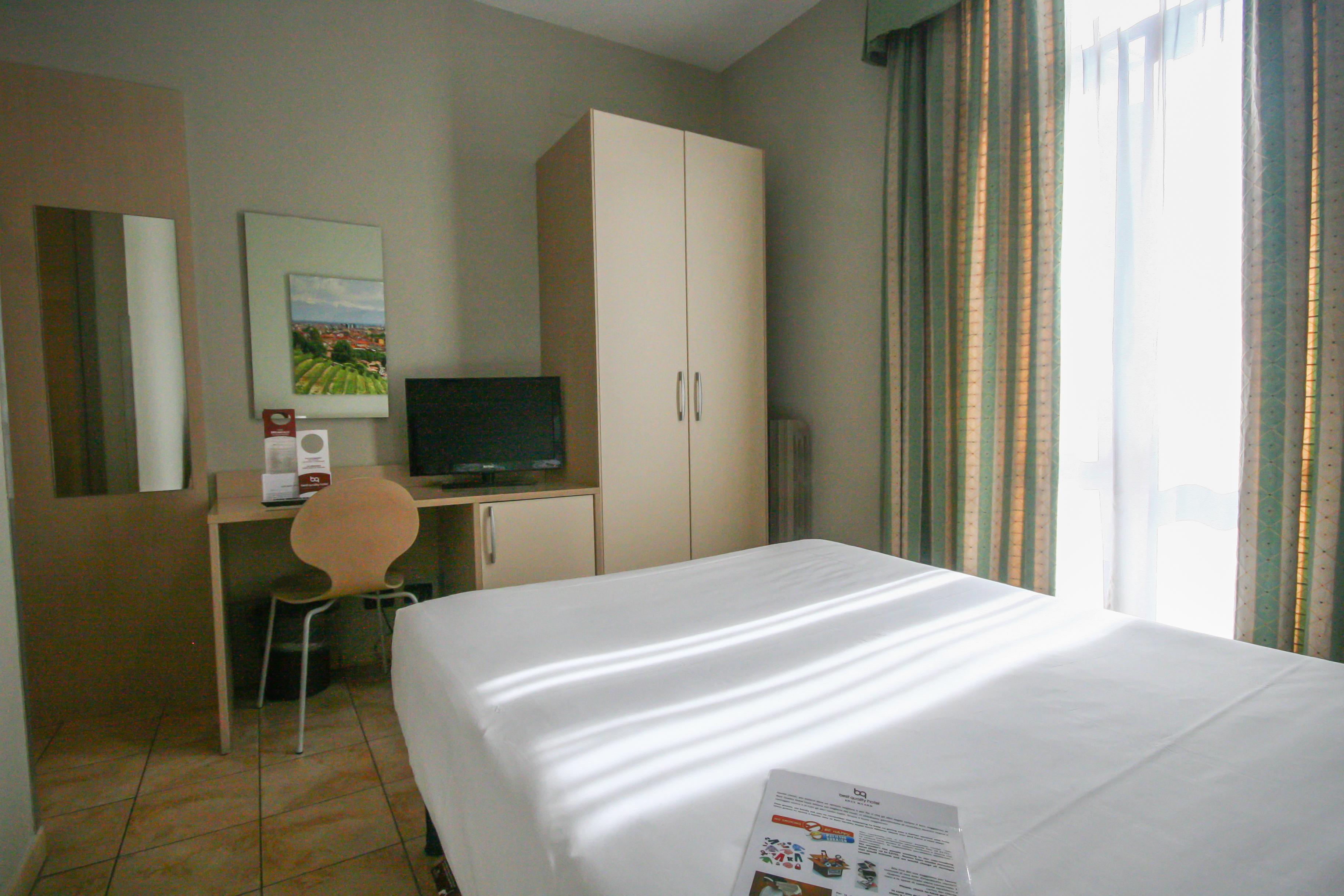 Best Quality Hotel Dock Milano Torino Esterno foto