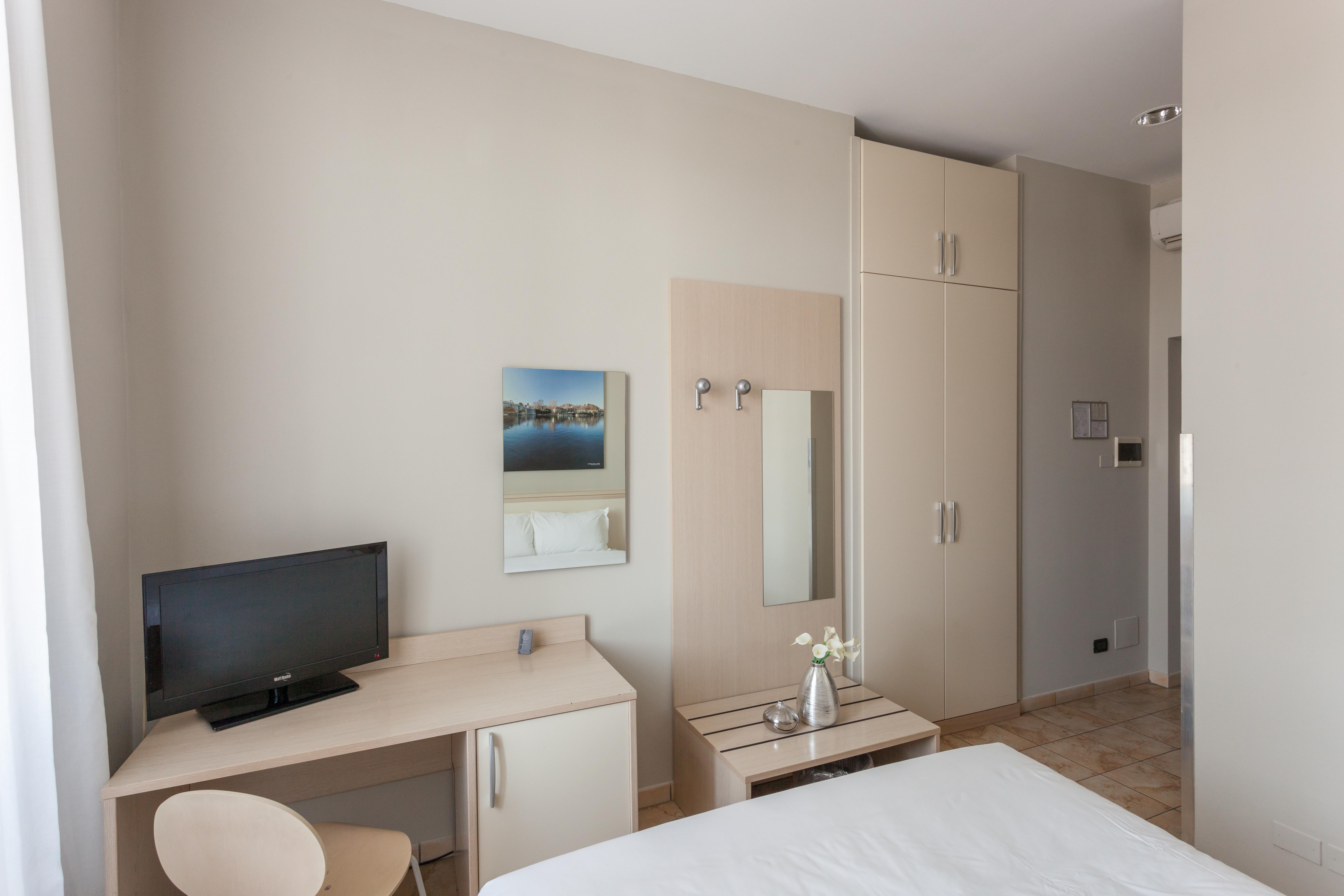 Best Quality Hotel Dock Milano Torino Esterno foto