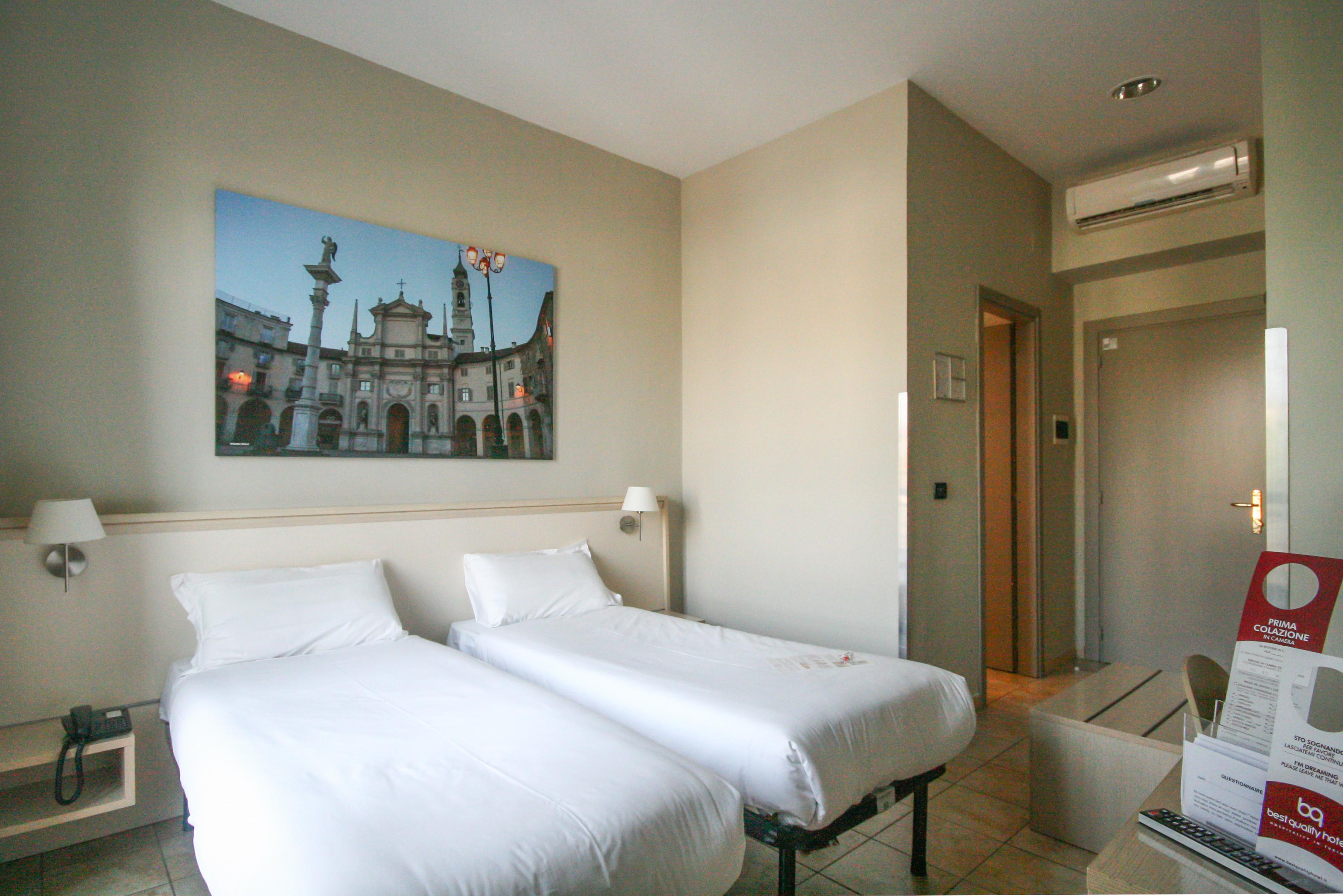 Best Quality Hotel Dock Milano Torino Esterno foto