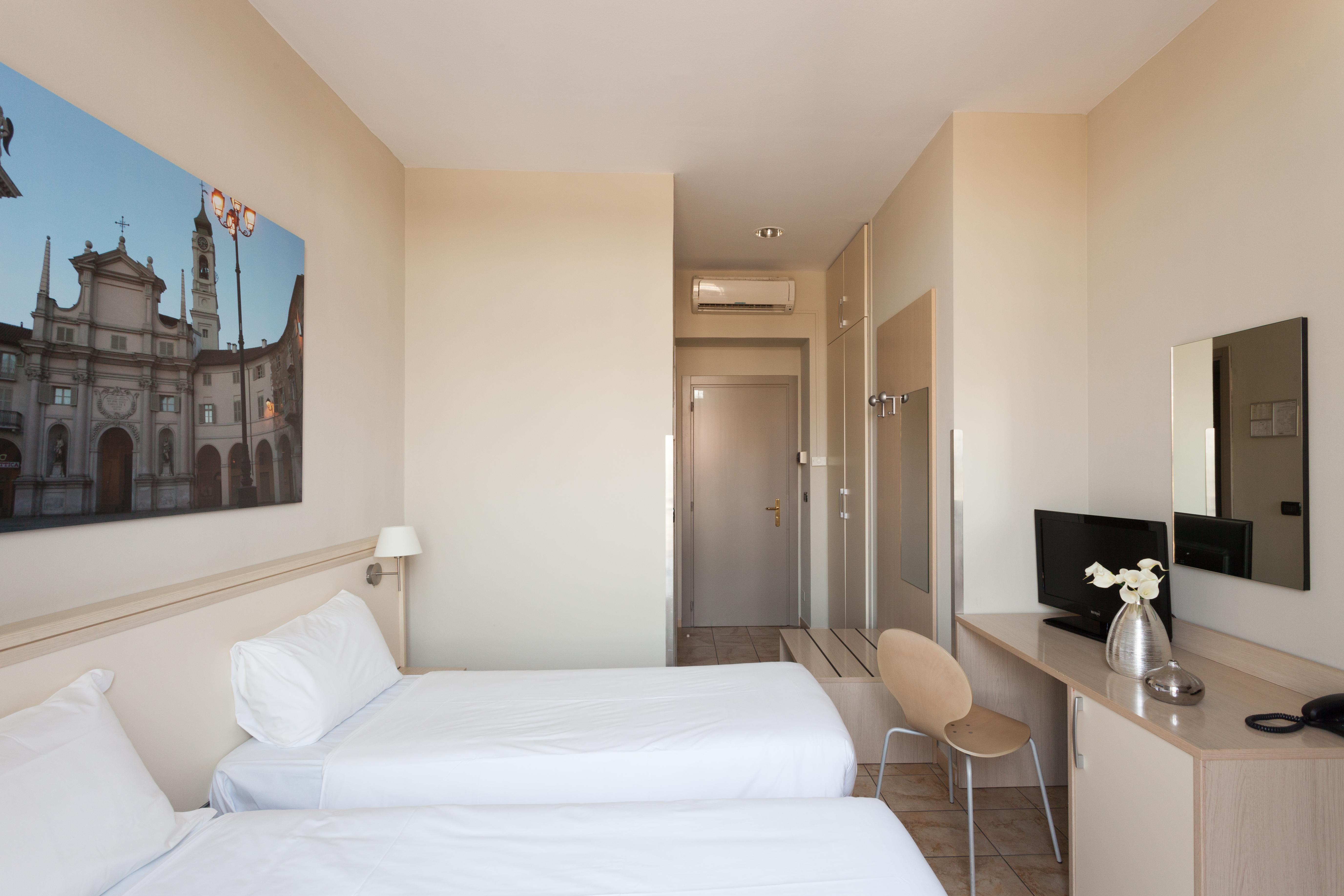 Best Quality Hotel Dock Milano Torino Esterno foto